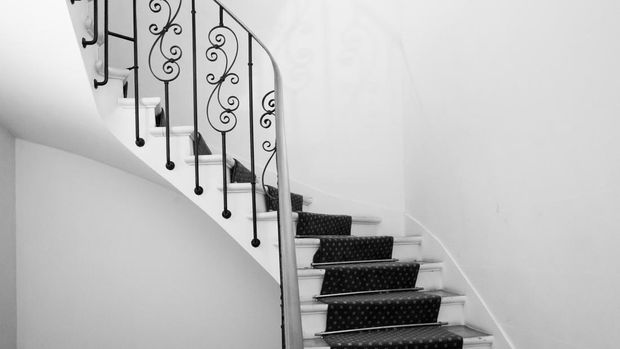 railing tangga besi.