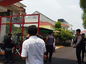 Pengacara: Firli, Istri, dan Anak Ikut Saksikan Rumah di Bekasi Digeledah