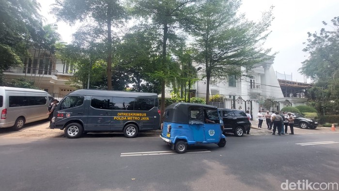 Rumah Ketua KPK Firli Bahuri di Jaksel digeledah. (Rumondang/detikcom)