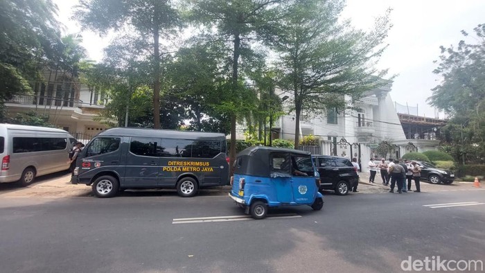 Rumah Ketua KPK Firli Bahuri di Jaksel digeledah. (Rumondang/detikcom)