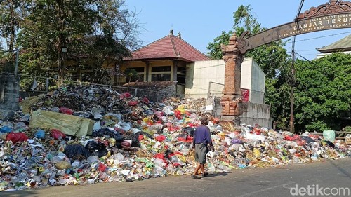Kondisi sampah di TPS Lumintang, Denpasar, Bali pada Rabu (25/10/2023)