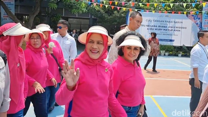 Senyum Ibu Negara Iriana Jokowi