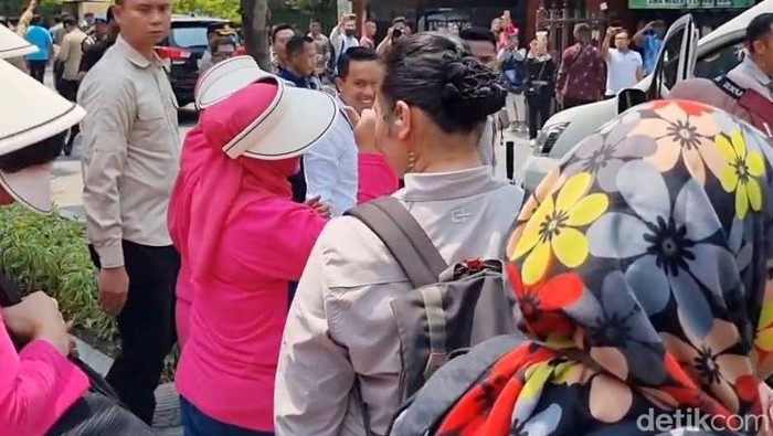 Senyum Ibu Negara Iriana Jokowi Senyum Ibu Negara Iriana Jokowi