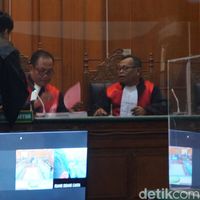 Roy Pelaku Pembunuhan Mahasiswa Ubaya Angeline Jalani Sidang Perdana