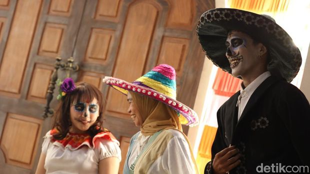 Trans Studio Cibubur menyambut Halloween.
