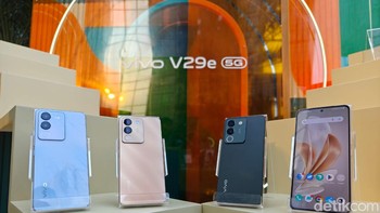 Vivo V23e hadir dalam tiga varian warna. Foto: Adi Fida Rahman/detikINET