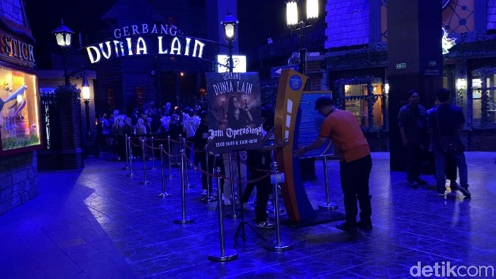 Wahana Gerbang Dunia Lain di Trans Studio Bandung