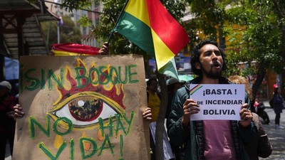 Potret Warga Bolivia Protes Soal Kebakaran Hutan