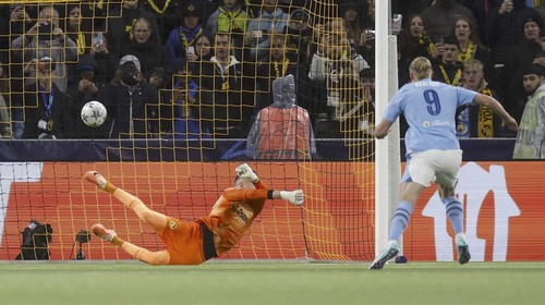 Manchester Citys Erling Haaland, right, shoots a penalty scoring past YBs Goalkeeper Anthony Racioppi, during the Champions League group G soccer match between BSC Young Boys and Manchester City, at the Wankdorf stadium, in Bern, Switzerland, Wednesday, Oct. 25, 2023. (Peter Klaunzer/Keystone via AP)