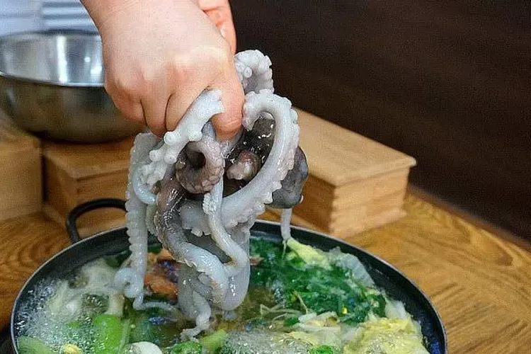 5 Makanan Eksotis yang Populer Ini Disebut Mirip Makanan Alien
