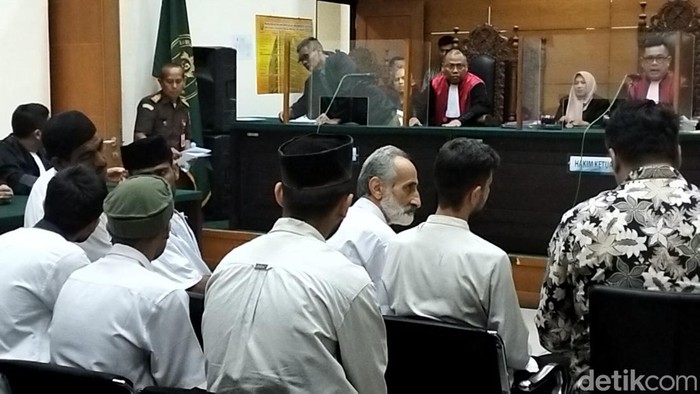 8 WN Iran Penyelundup 319 Kg Sabu Divonis Mati