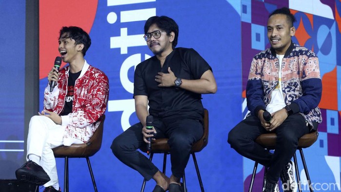Komika Tanah Air, Abdur Arsyad berbagi cerita di acara Demi Indonesia. Abdur Arsyad bercerita merasakan pengalaman diskriminasi perihal pendidikan di Tanah Air.