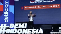 Komika Tanah Air, Abdur Arsyad kian bersinar dan dikenal banyak orang karena kerap menyuarakan hati masyarakat dari Indonesia Timur. Abdur Arsyad biasa menceritakan kisah hidupnya tinggal di tanah timur melalui balutan komedinya tiap openmic.  