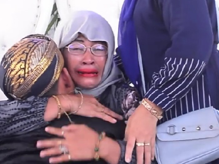 Acara sungkeman ini viral di TikTok dan ekspresi sang ibu dari pengantin pria menjadi sorotan di media sosial