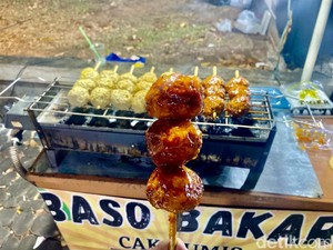 Ada Bakso Bakar hingga Mie Pedas Nendang di Alun-alun Bekasi
