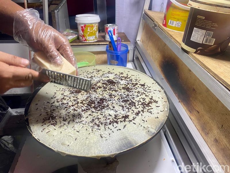 Ada Bakso Bakar hingga Mie Pedas Nendang di Alun-alun Bekasi