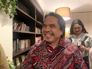 Ade Armando Soroti Gaya PDIP Menghajar Jokowi: Langkah Bunuh Diri