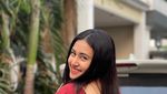 Gaya Keren Afifah Riyad saat Jajan Bubble dan Smoothie
