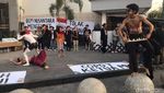 Potret Demo Mahasiswa Jogja Coret Foto Gibran-Anwar Usman