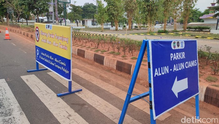 arangan parkir di lokasi Alun-alun Ciamis yang dipasang Dishub Ciamis