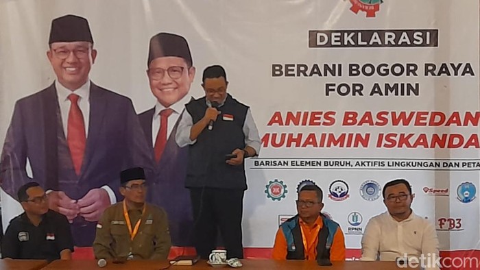 Bakal capres Anies Baswedan menghadiri deklarasi relawan Barisan Elemen Buruh, Aktivis Lingkungan dan Petani (Berani) Bogor Raya di Cibinong, Kabupaten Bogor. (M Sholihin/detikcom)