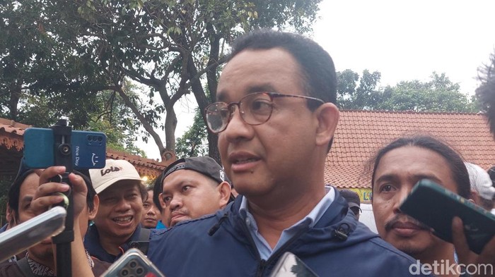Bakal capres Anies Baswedan menghadiri deklarasi relawan Barisan Elemen Buruh, Aktivis Lingkungan dan Petani (Berani) Bogor Raya di Cibinong, Kabupaten Bogor. (M Sholihin/detikcom)