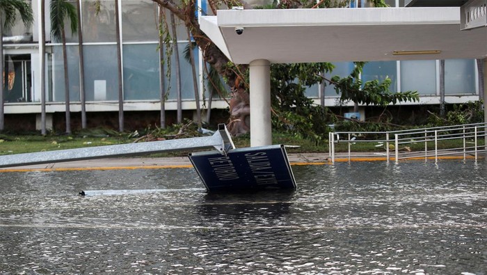 Bandara Internasional Acapulco Rusak Diterjang Badai Otis Badai Otis dengan kecepatan angin 165 mil/jam menerjang Meksiko. Selain memicu banjir dan longsor, terjangan badai juga merusak Bandara Internasional Acapulco.
