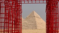 Wisatawan akan melihat banyak hal berbeda saat mengunjungi Piramida Giza. 