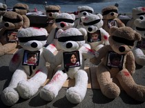 Boneka Beruang Bertebaran di Tel Aviv, Kenapa?
