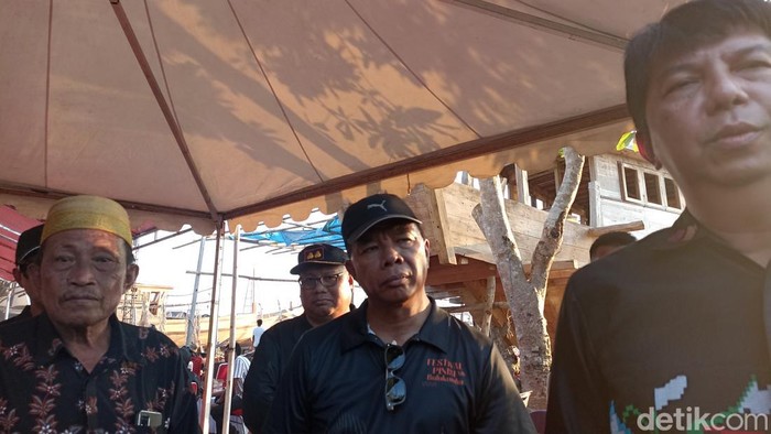 Bupati Bulukumba Andi Uta (tengah).