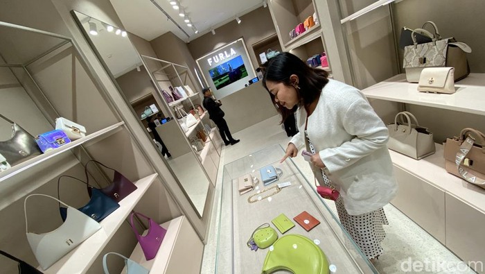 Butik Baru Furla di Pacific Place