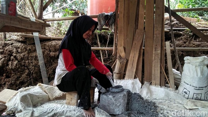 Cicahyati banting tulang biayai hidup saat suami dibui kasus tambang liar