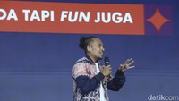 Ia juga mengungkapkan bahwa pernah merasa tersinggung karena candaan soal keadaan sosial di NTT.