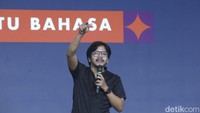 Ferry Irwandi maju selanjutnya dengan membawa fakta-fakta soal peran pemuda untuk bangsa.