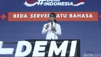 Ia pun mengutarakan keluhnya yang kerap disebut kafir gara-gara rutin menghadiri acara di rumah ibadah agama lain.