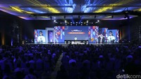 Acara Demi Indonesia dimulai dengan sesi Beda Server Satu Bahasa yang diisi oleh tiga pemuka agama.