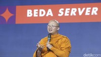 Selanjutnya ada Bhante Dhira yang mengingatkan anak muda untuk menjadi penggerak tak hanya penggertak.
