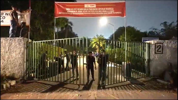 Gate 2 GBK Sebelum dan Sesudah Pembongkaran Blok Beton