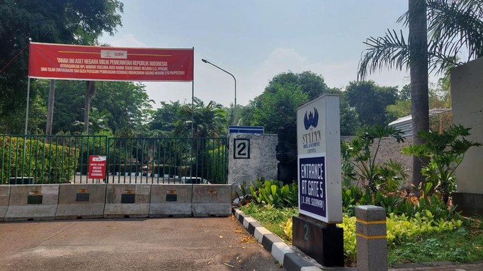 Gate 2 GBK Sebelum dan Sesudah Pembongkaran Blok Beton
