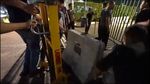 Momen Pontjo Sutowo Buka Beton Penghalang Menuju Hotel Sultan di Gate 2 GBK