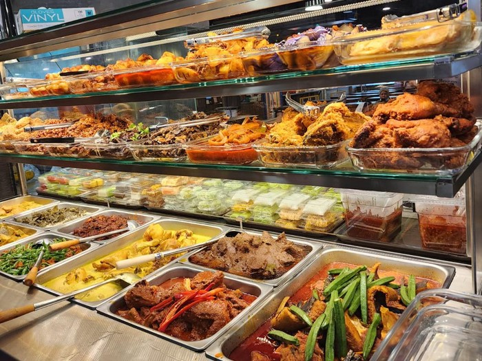 Hjh Maimunah Restaurant, restoran Melayu peraih Bib Gourmand Michelin Guide yang tawarkan menu nasi Padang.