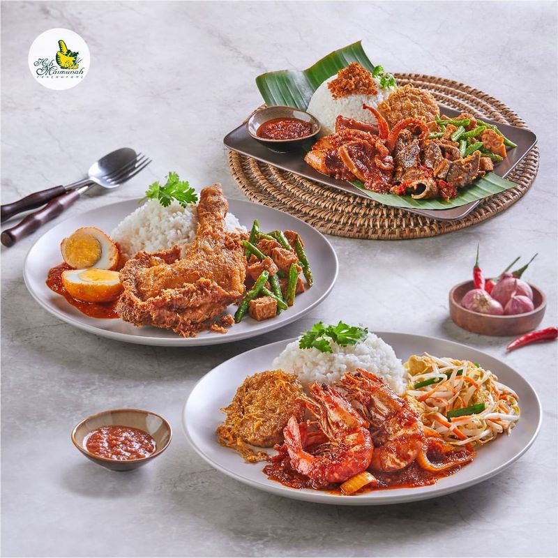 Hjh Maimunah Restaurant, restoran Melayu peraih Bib Gourmand Michelin Guide yang tawarkan menu nasi Padang.