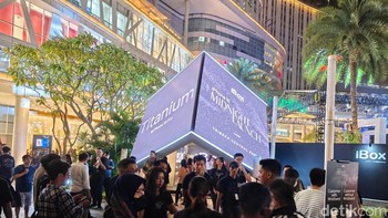 iPhone 15 Midnight Launch yang digelar iBox berlangsung di Tribeca, Central Park, Jakarta. Foto: Adi Fida Rahman/detikINET