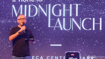 Joy Wahjudi CEO Erajaya Digital saat di atas panggung untuk mengucapkan terima kasih pada konsumen yang datang. Foto: Adi Fida Rahman/detikINET