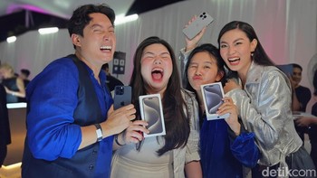 Para artis dan public figure ikut meramaikan pesta menyambutan iPhone 15. Foto: Adi Fida Rahman/detikINET  