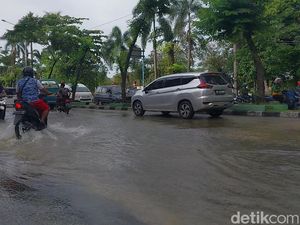 Ini Penyebab Pipa PDAM Bocor hingga Genangi Jalan SM Raja Medan