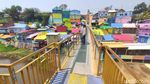 Penampakan Jembatan Kaca  Kampung Warna-warni Malang Retak
