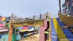Penampakan Jembatan Kaca  Kampung Warna-warni Malang Retak
