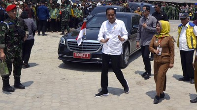 Potret Jokowi Kunjungi Pasar Rumbia Lampung Tengah