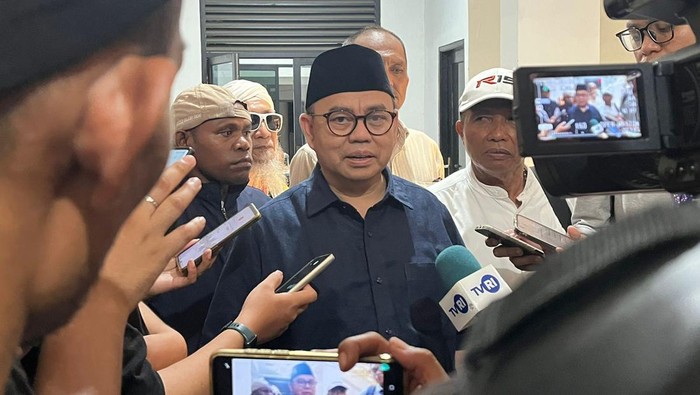 Jubir capres Anies Baswedan, Sudirman Said di Gedung Joeang 45, Jakarta Pusat, Jumat (27/10/2023).